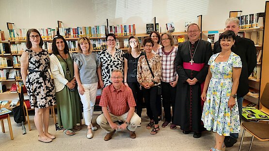 Bischof Bätzing mit Mitarbeitenden der KÖBs Kölbingen, Guckheim und Westerburg